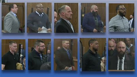 east cleveland police officers indicted|Cuyahoga County grand jury indicts 11 current, former East。